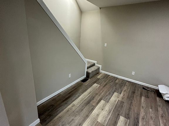 4th image of 215 Oak Ave