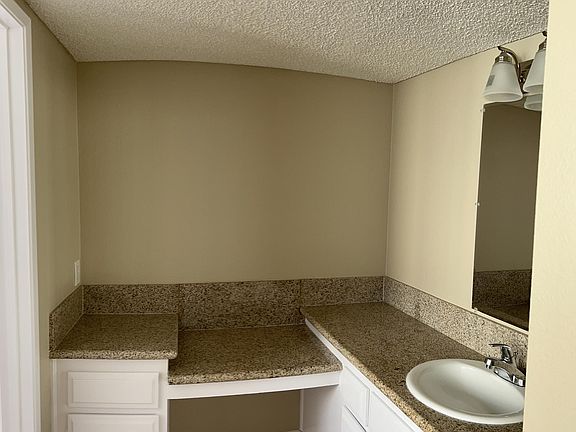 4th image of 1243 Stanley Ave