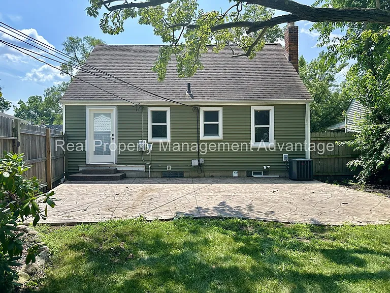 1596 Albany St — Photo 23