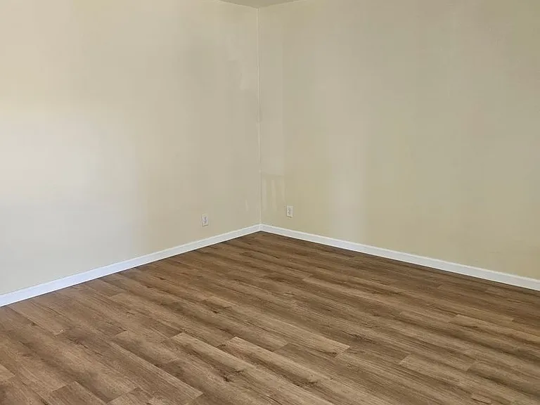 5319 Gordon Dr — Photo 10