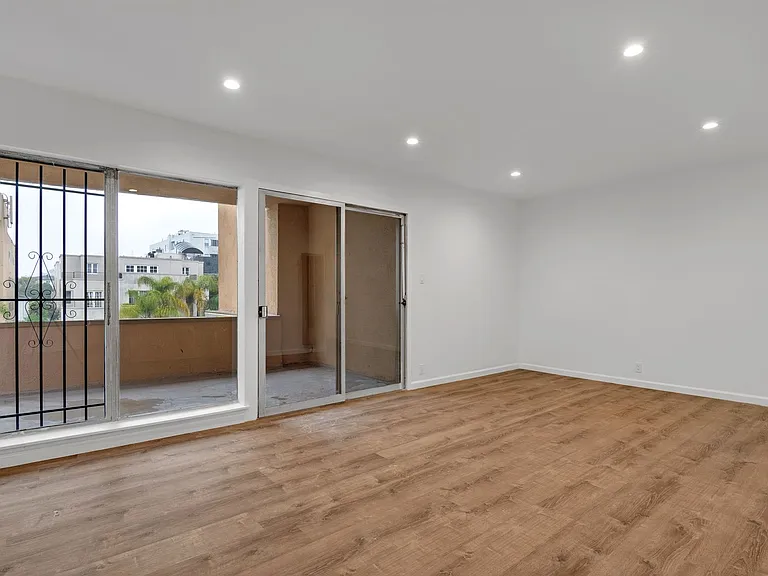 542 Glenrock Ave — Photo 13