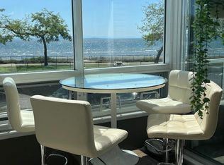 14831 Marine Dr, White Rock, BC V4B1C1