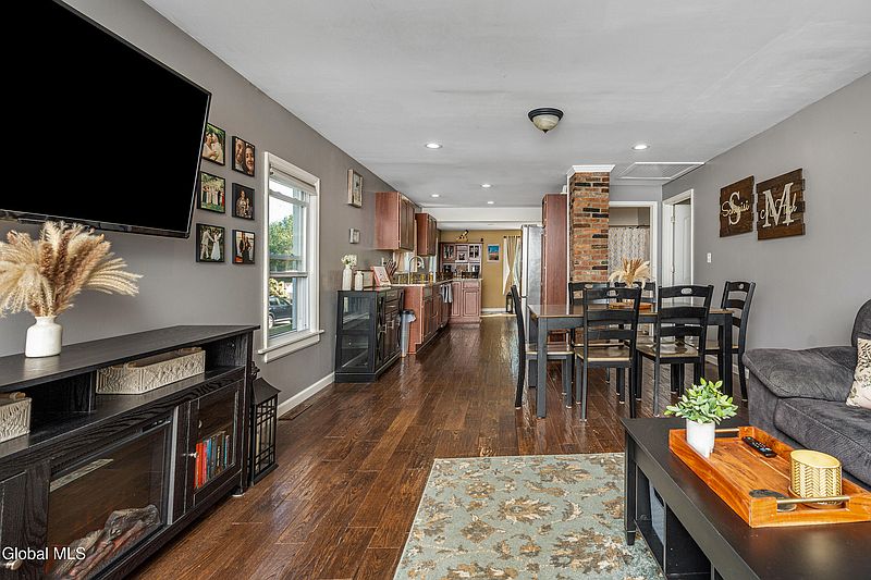 4th image of 67 Cameron Road