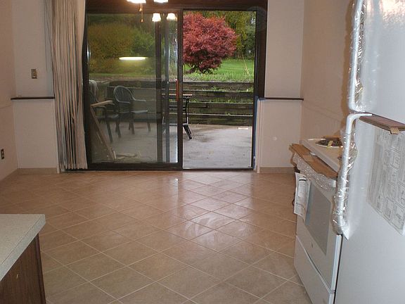 KITCHEN FACING PATIO