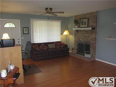 4th image of 204 Dawn Ln