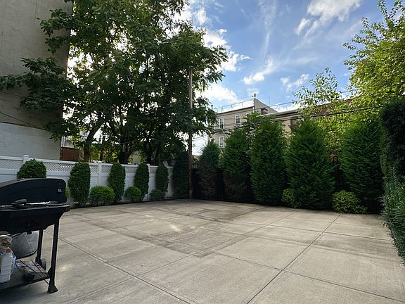 3rd image of 1117 Lafayette Ave APT 1F