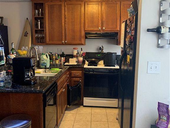 5th image of 18530 Hatteras St Unit 112