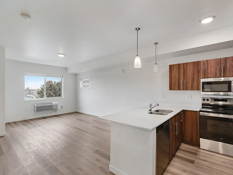 Aurora Apartment Homes — Photo 32