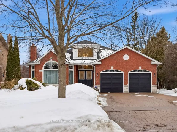 813 Primrose Ct, Pickering, ON L1X 2S8