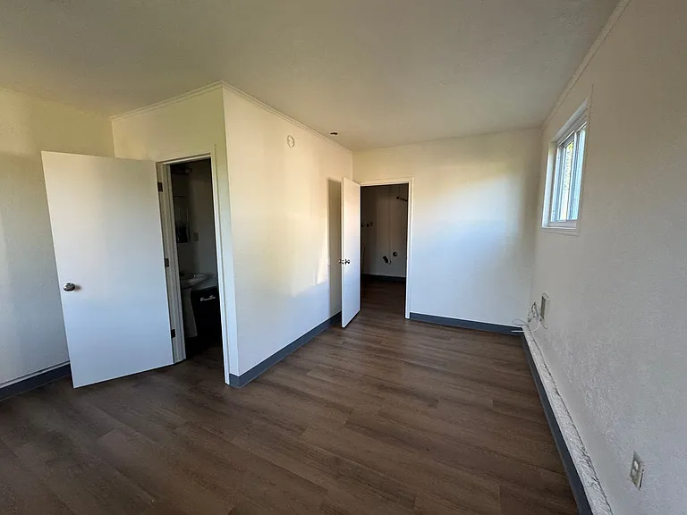 120 SE Salmon St — Photo 16