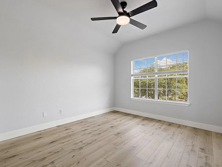 502 Sherwood Ct — Photo 22