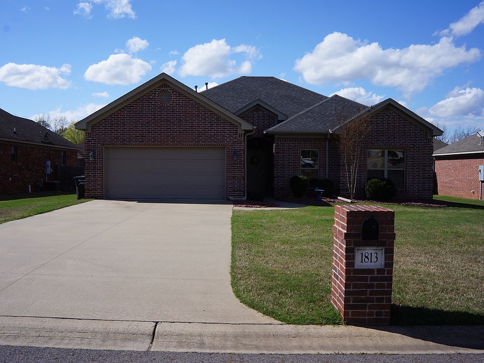 1st image of 1813 Reveille Cir