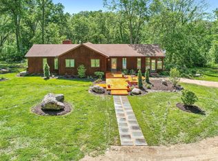 911 Melugins Grove Rd, Compton, IL 61318