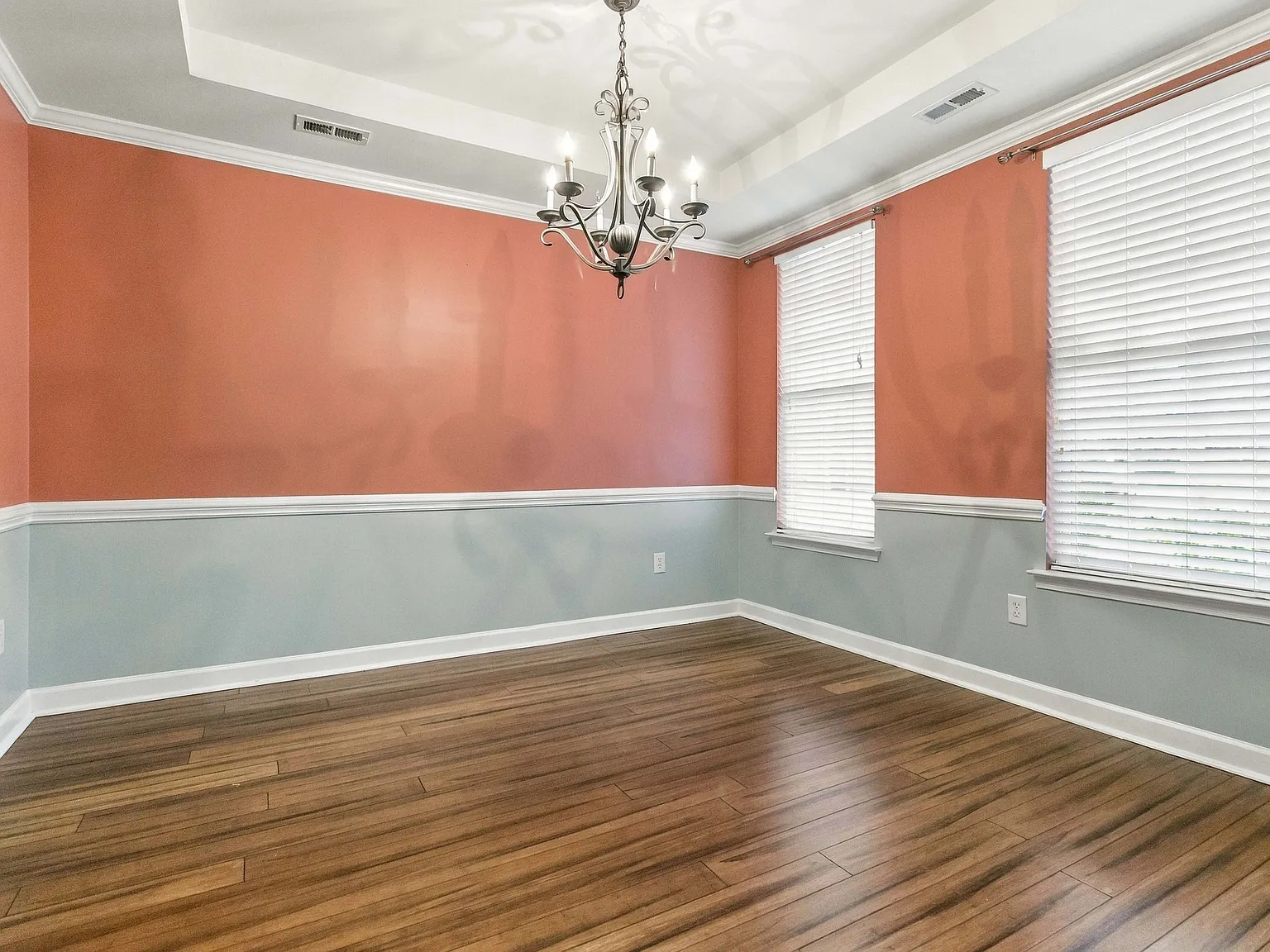5 bed, 3230 sqft, $2,999 — Photo 4