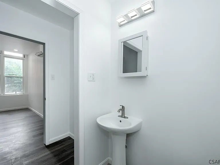 215 Franklin St #202 — Photo 7