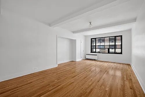 310 E 44th St #822 Photo 1
