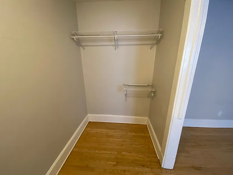 100 Howe Street — Photo 15