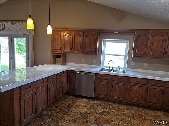 4th image of 301 Redwood Dr