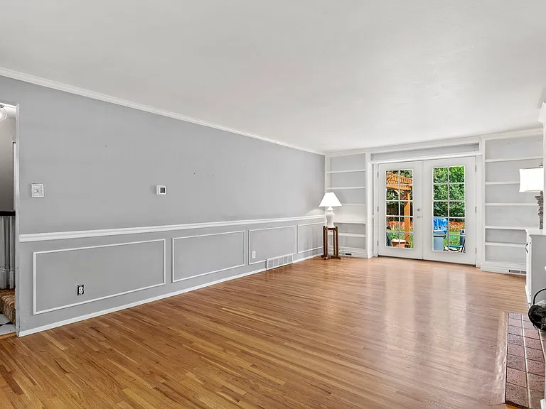 2912 Drakestone Dr — Photo 3