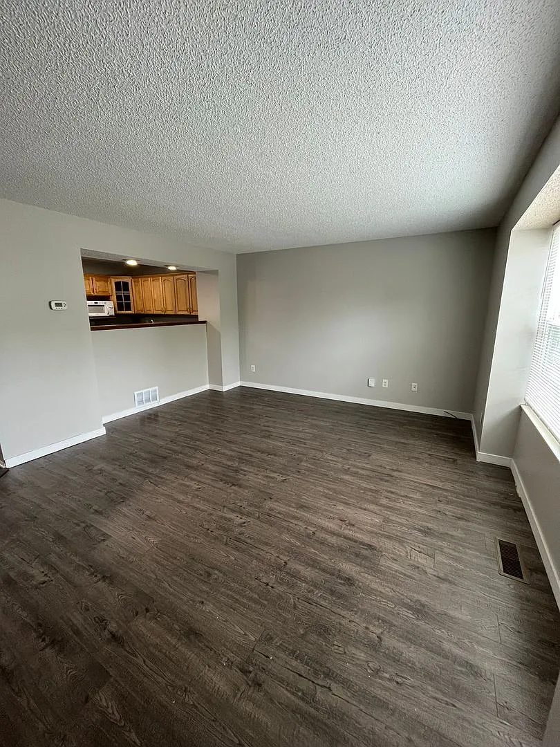 3-Bedroom, 1.5-Bathroom Home in Hilliard — Photo 3