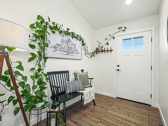 4th image of 56577 Hawthorne Ln