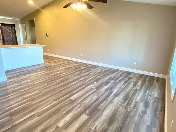 3rd image of 207 Kinder Ave