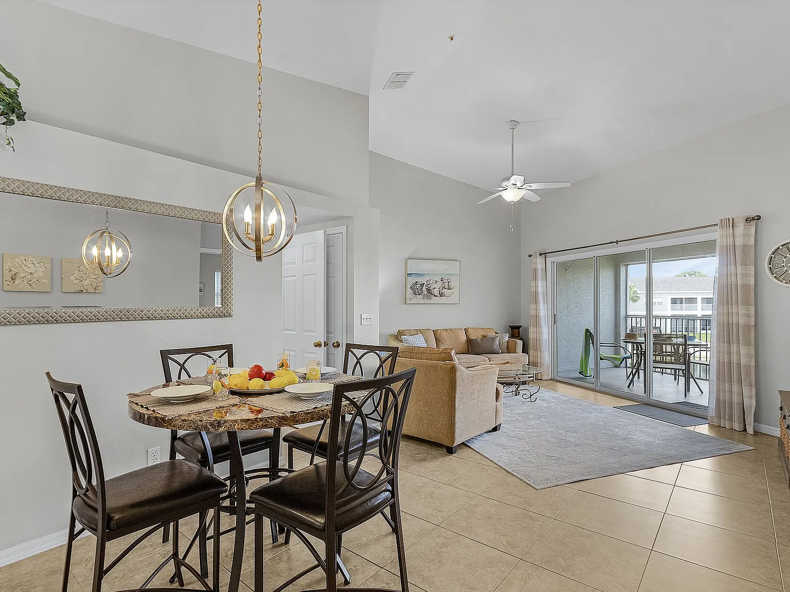 Gorgeous Lakeview Condo in Gateway — Photo 2