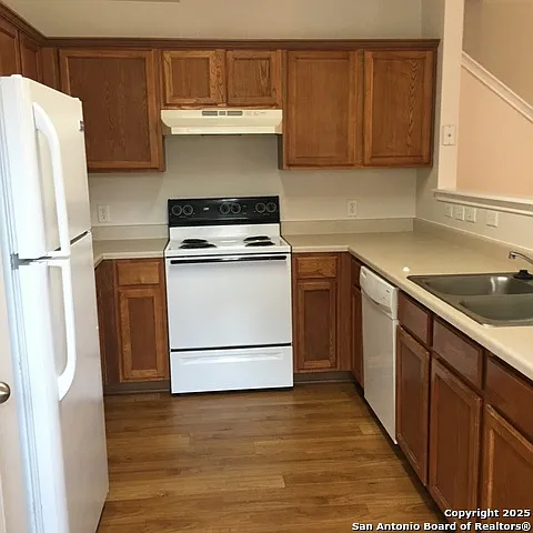 3 bed, 2.5 bath, 1309 sqft, $1,295 — Photo 3