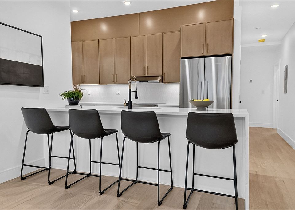 1st image of 15 Clyde St #D
