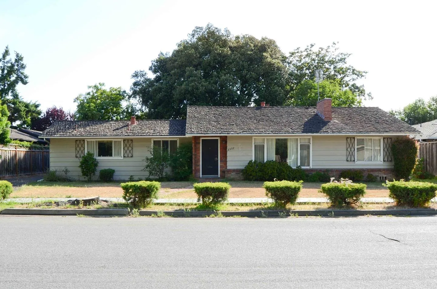 2557 Richland Ave photo 1