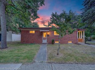 3220 Sylvan Dr, Royal Oak, MI 48073