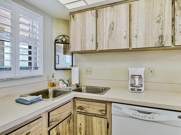5th image of 3815 S Atlantic Ave APT 906