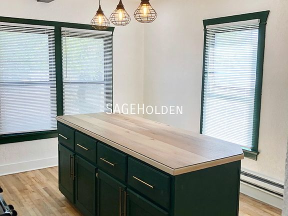 5th image of 111 16th Ave S #2