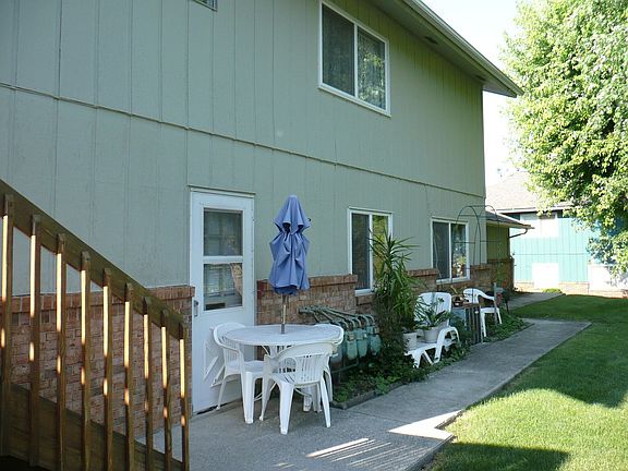 2nd image of 220 River Oaks Dr