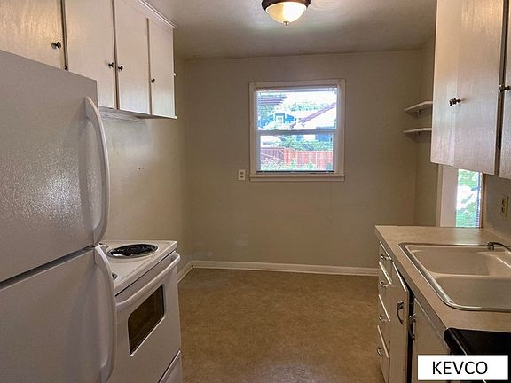 5th image of 1007-1009 Woodford Ave