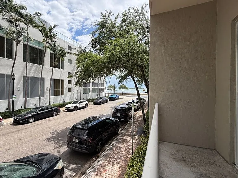 2000 N Bayshore Dr #126 — Photo 8