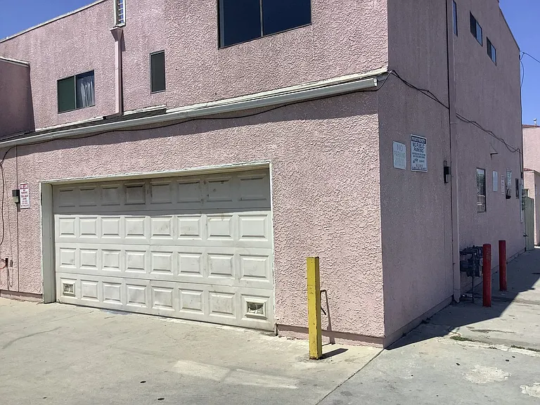 4576 Florence Ave — Photo 3