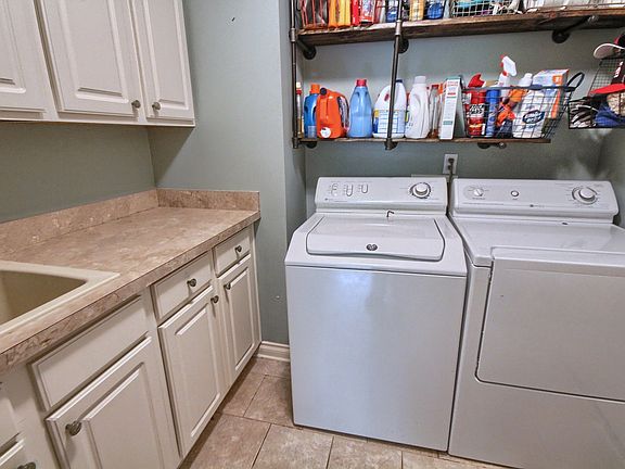 5th image of 7387 Paradise Dr