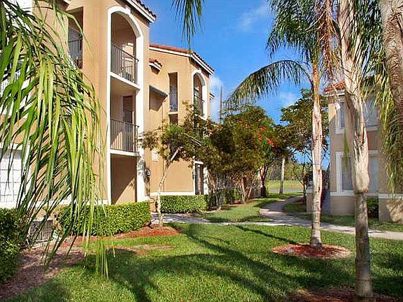 3rd image of 110 Bonaventure Blvd APT 104