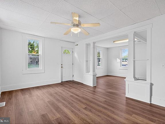 3rd image of 2147 Cloverleaf Rd