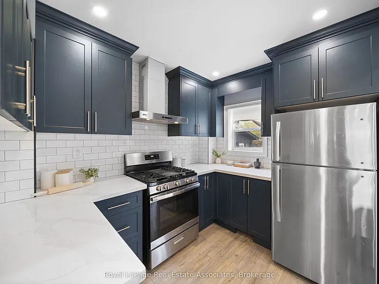 305 Weir St N #UPPER — Photo 8