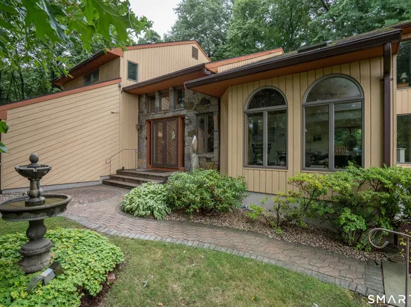 38 Hampton Drive, Manchester, CT 06040