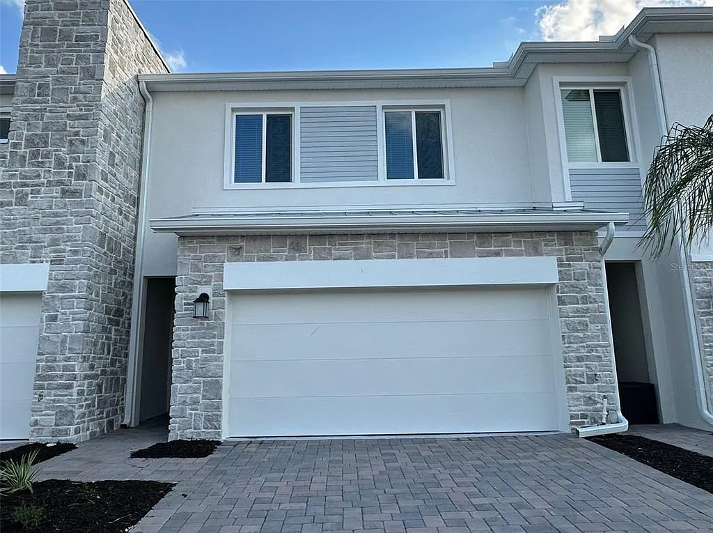 3 bed, 2.5 bath, 1864 sqft, $2,500 — Photo 1