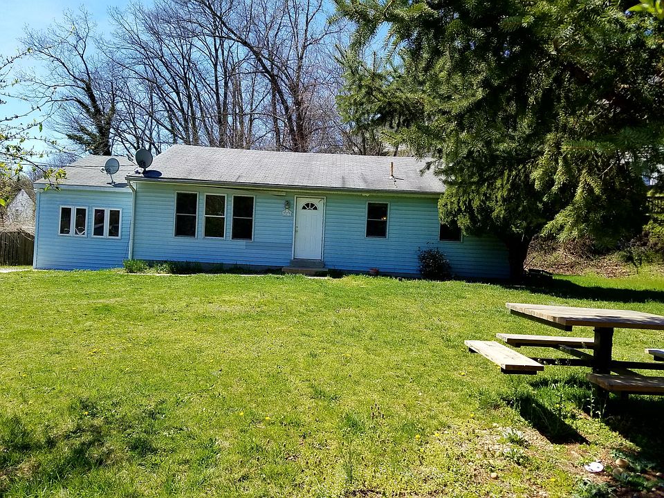 Front of house on dead end, with privacy, parking,storage, b