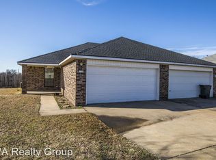1720 S M St, Rogers, AR 72756