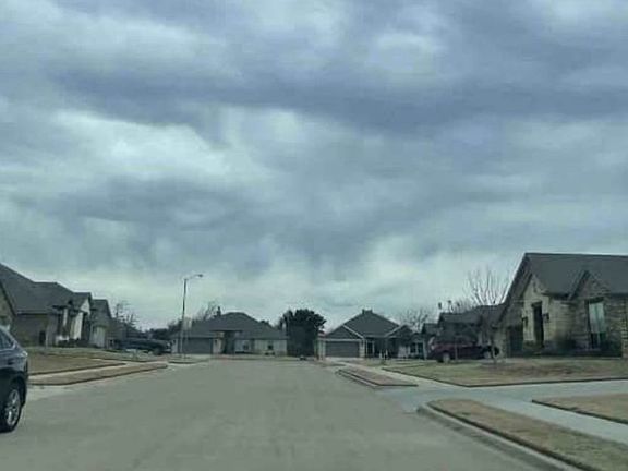 Exterior Neighborhood (street photo)