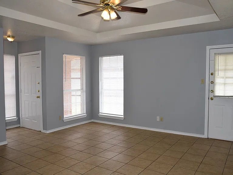 602 Crestridge Ct — Photo 6