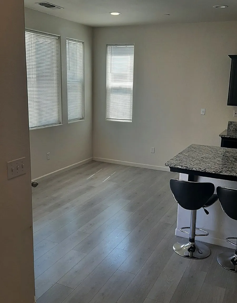 3 bed, 2.5 bath, 1512 sqft, $1,900 — Photo 3