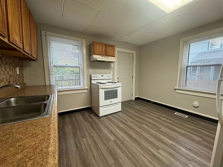 412-414 Five Oaks Ave — Photo 3
