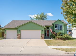 5605 S Kerry Ave, Sioux Falls, SD 57106